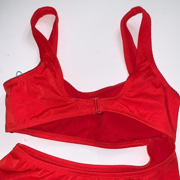 Kona Sol Textured Ribbed Side Cut Out Medium Coverage One Piece Swimsuit - Picture 5 of 16